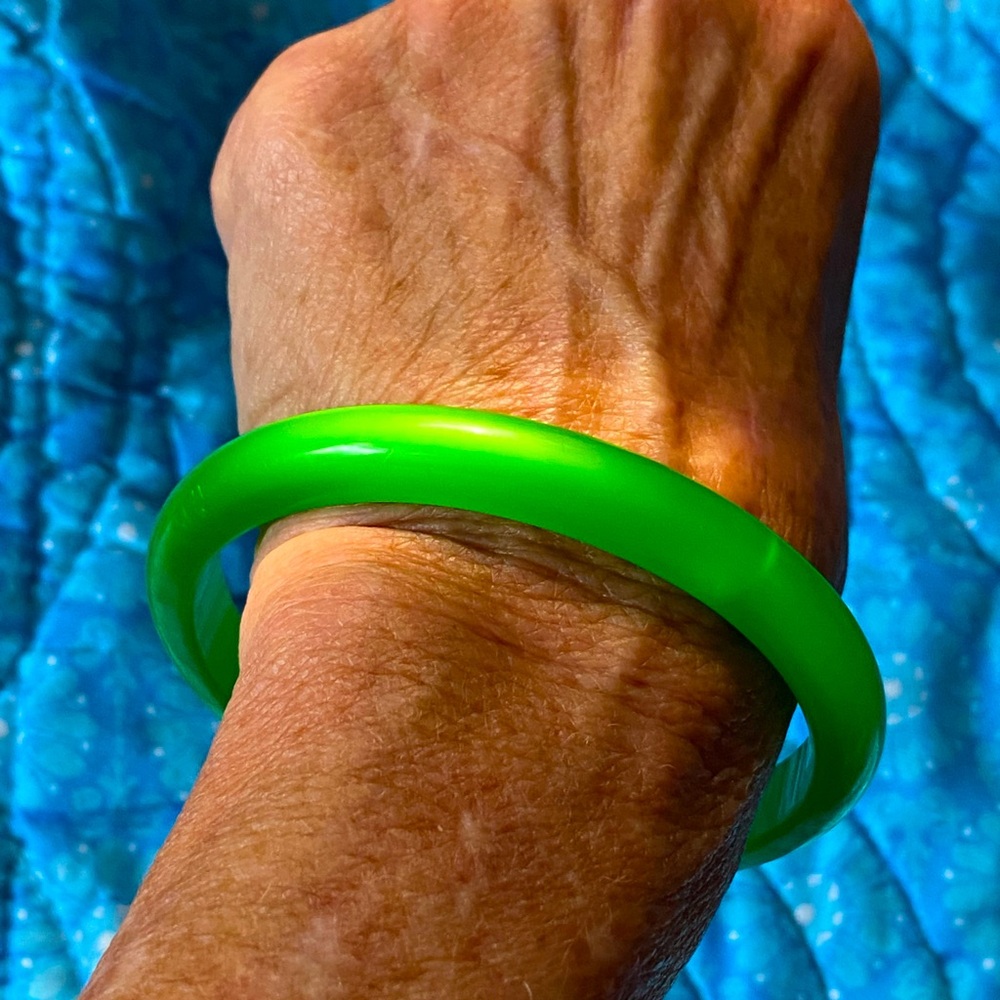 JEWELRY SALE vintage lucite dome bangle bracelet,translucent lime green moonglow